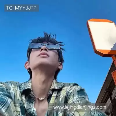 劳麟非